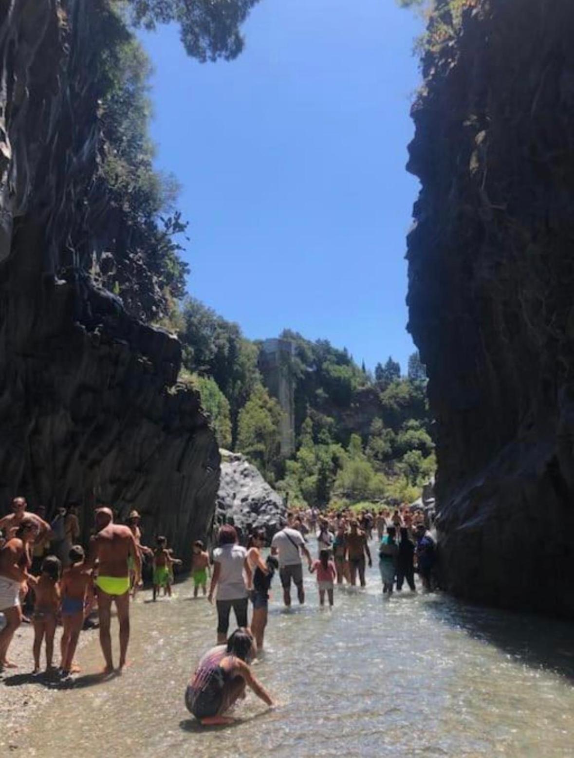 Cottage Gole Alcantara Pafumi Graniti Εξωτερικό φωτογραφία